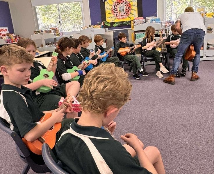 class learning to play the ukele
